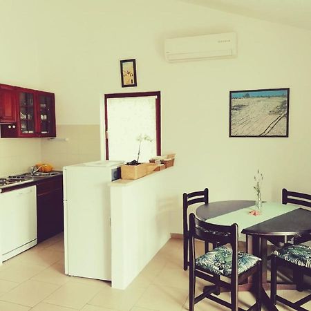 Apartment By The Beach พรีมอชเตน ภายนอก รูปภาพ